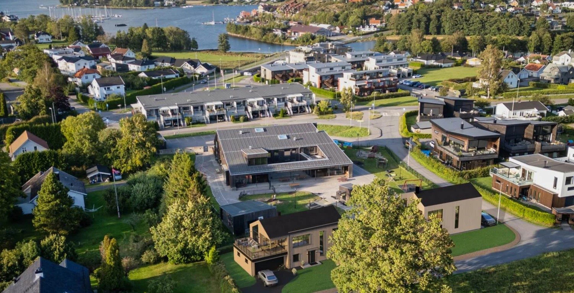 Pen, stilfull og moderne bolig over 2 plan i Føynland, Nøtterøy